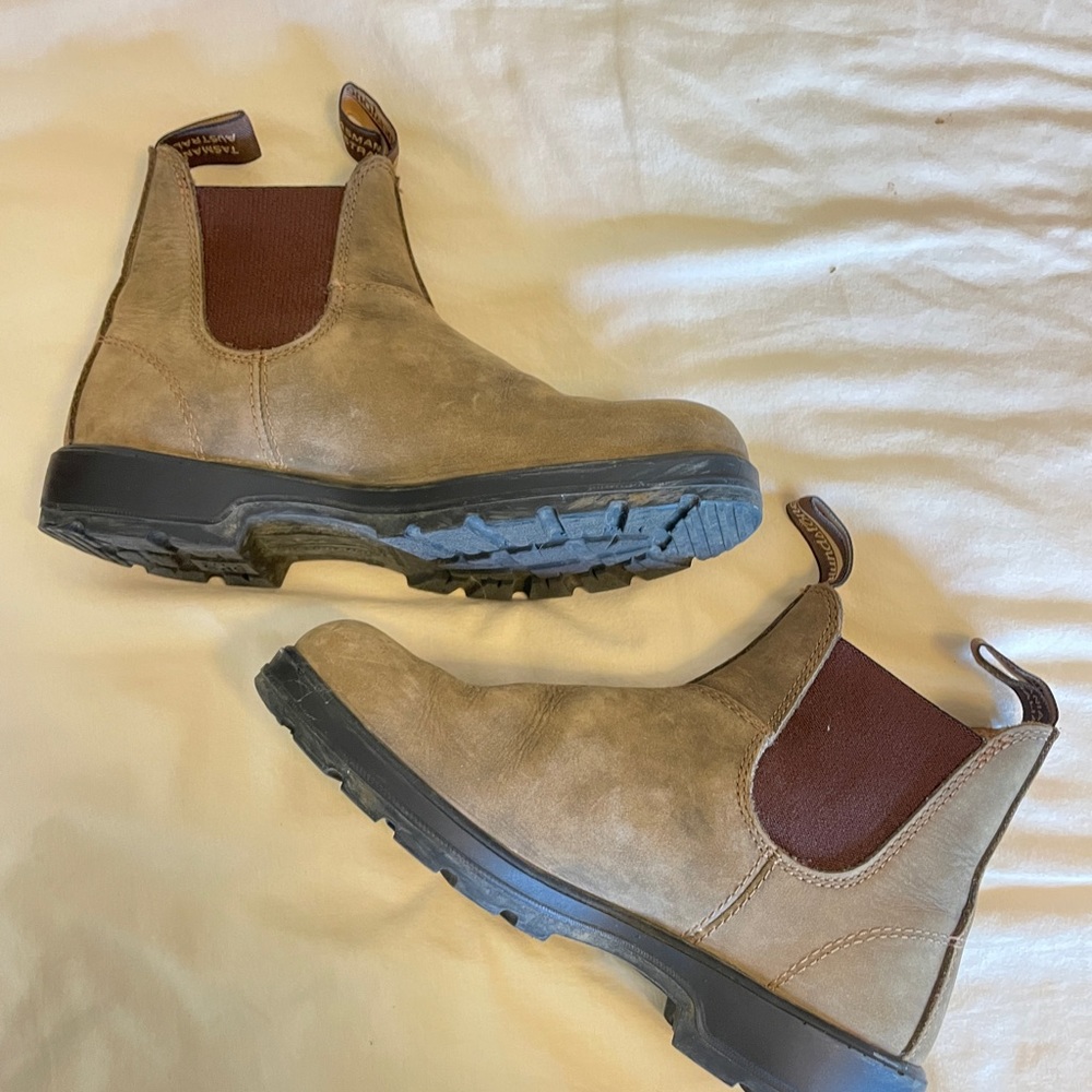 Gently Used Blundstones (light brown color)